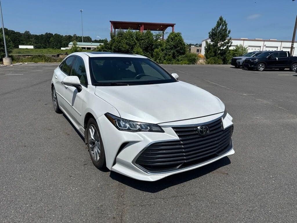 2019 Toyota Avalon Limited — photo 1